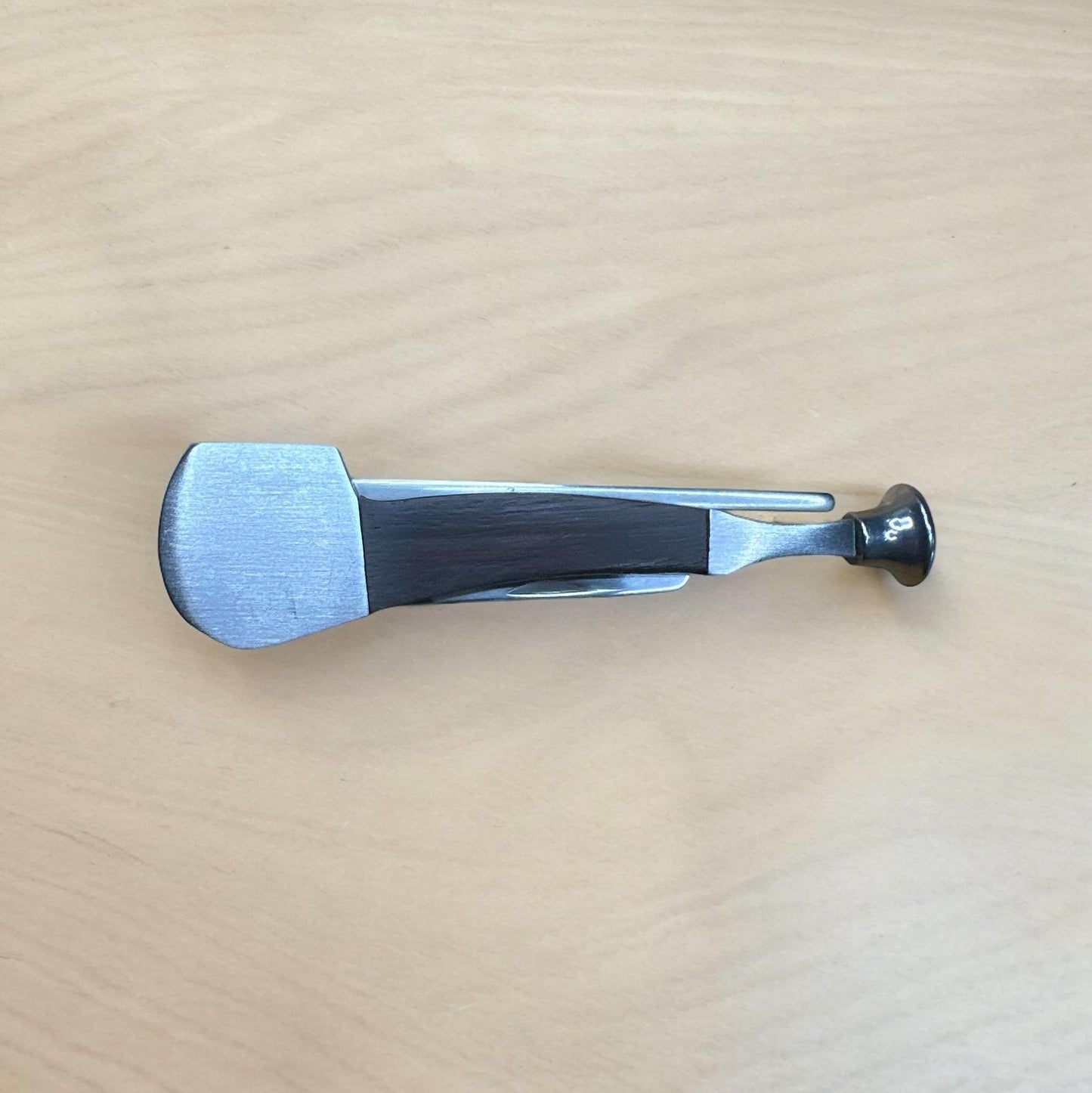 Pipverktyg i Borstat Metall och Trä – Praktiskt och Stilfullt Tillbehör - Pipe-Shop.se