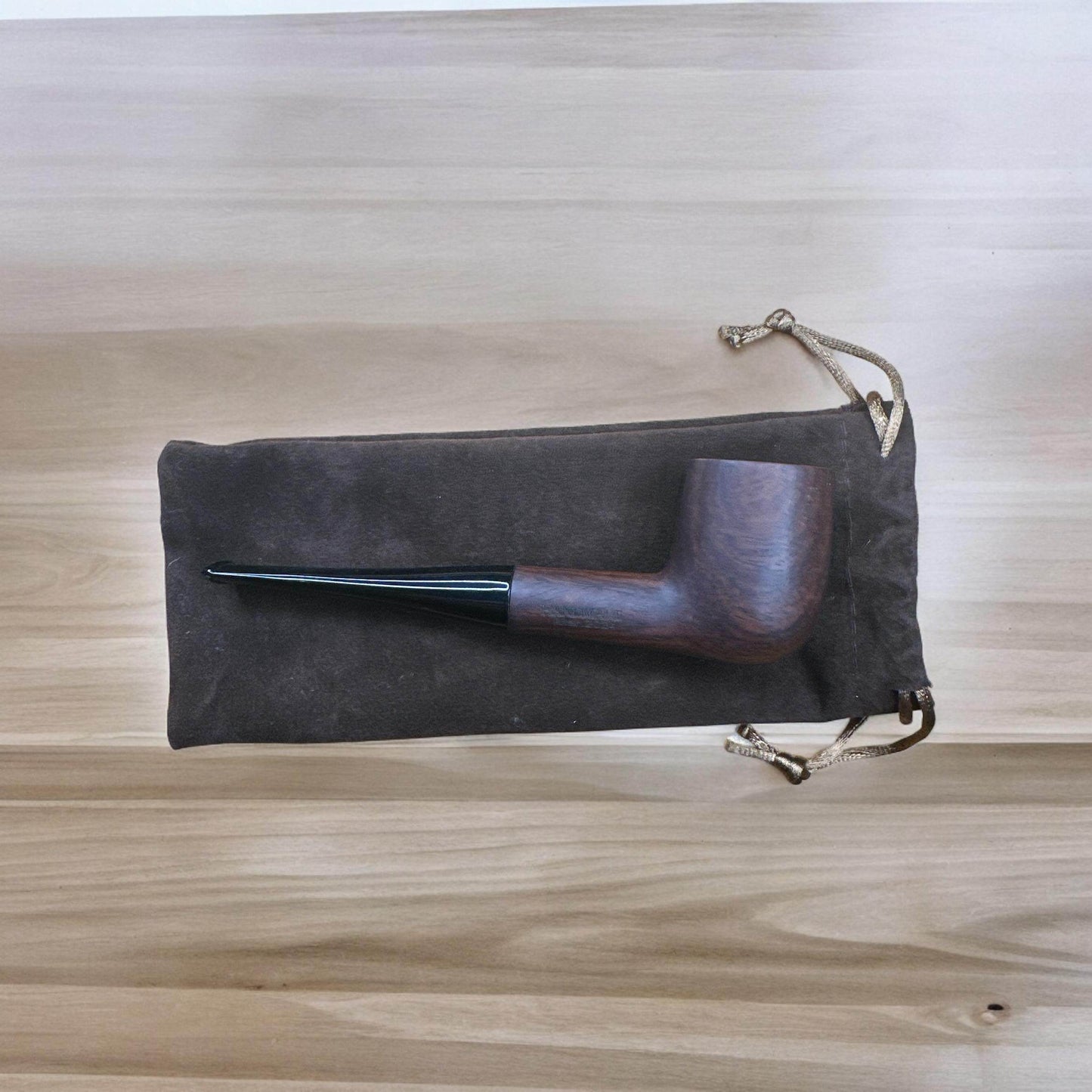 Billiard Ebenholts Tobakspipa – Handgjord Elegans till Ett Prisvärt Pris - Pipe-Shop.se