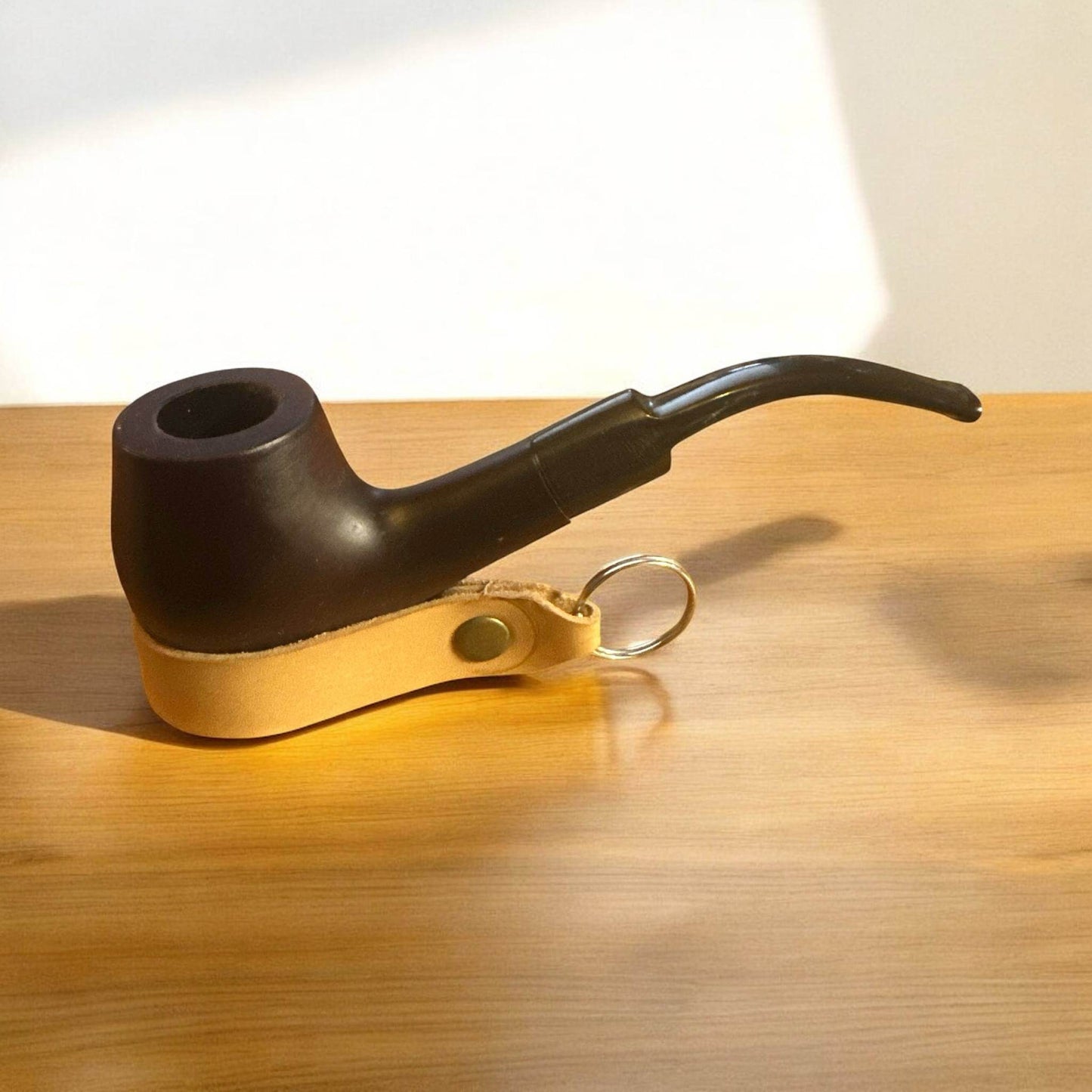 Brandy Träpipa – Rödbrun Matt | Halvböjd Tobakspipa i Klassisk Design - Pipe-Shop.se