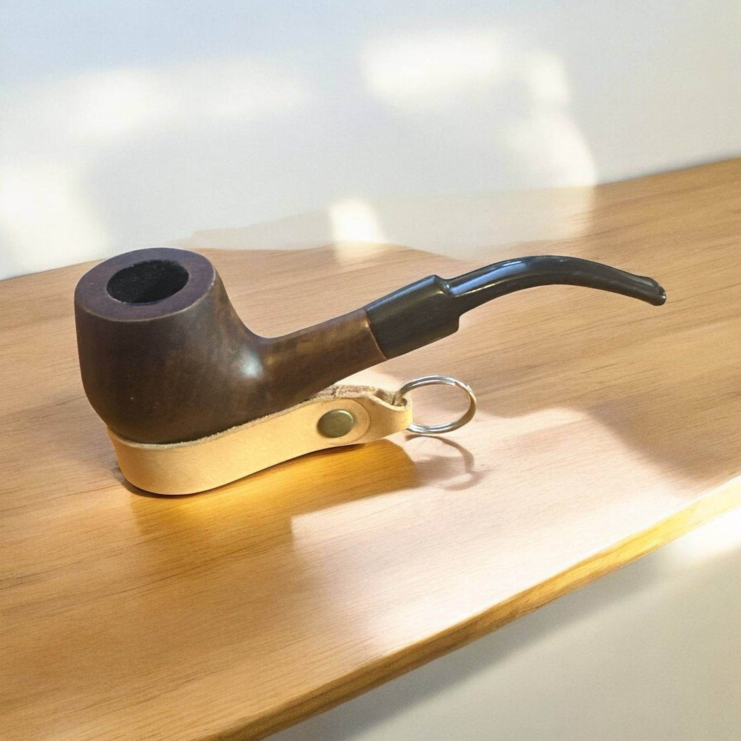 Brandy Träpipa – Walnut Brown Matte | Halvböjd Tobakspipa i Klassisk Design - Pipe-Shop.se