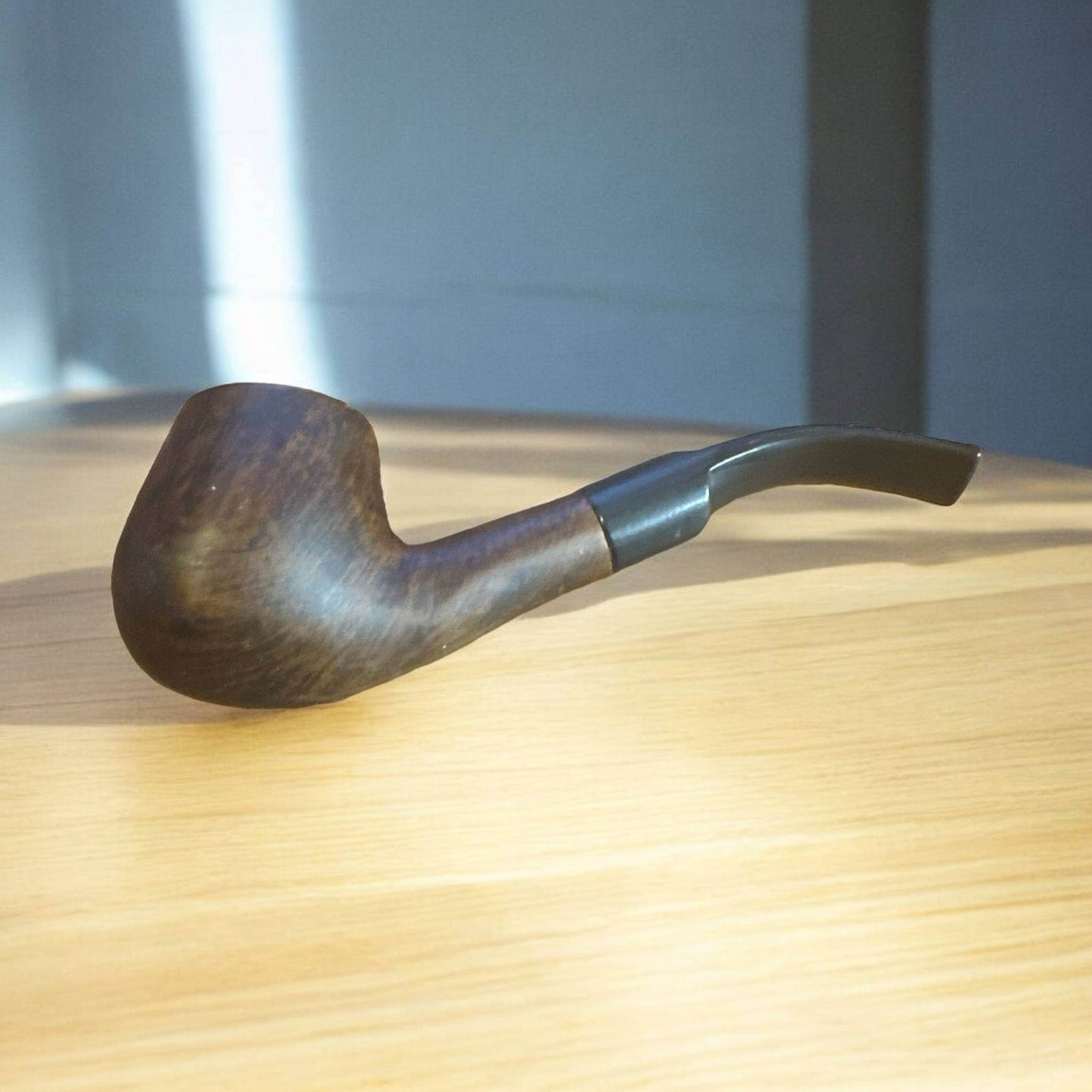 Brandy Träpipa – Walnut Brown Matte | Halvböjd Tobakspipa i Klassisk Design - Pipe-Shop.se