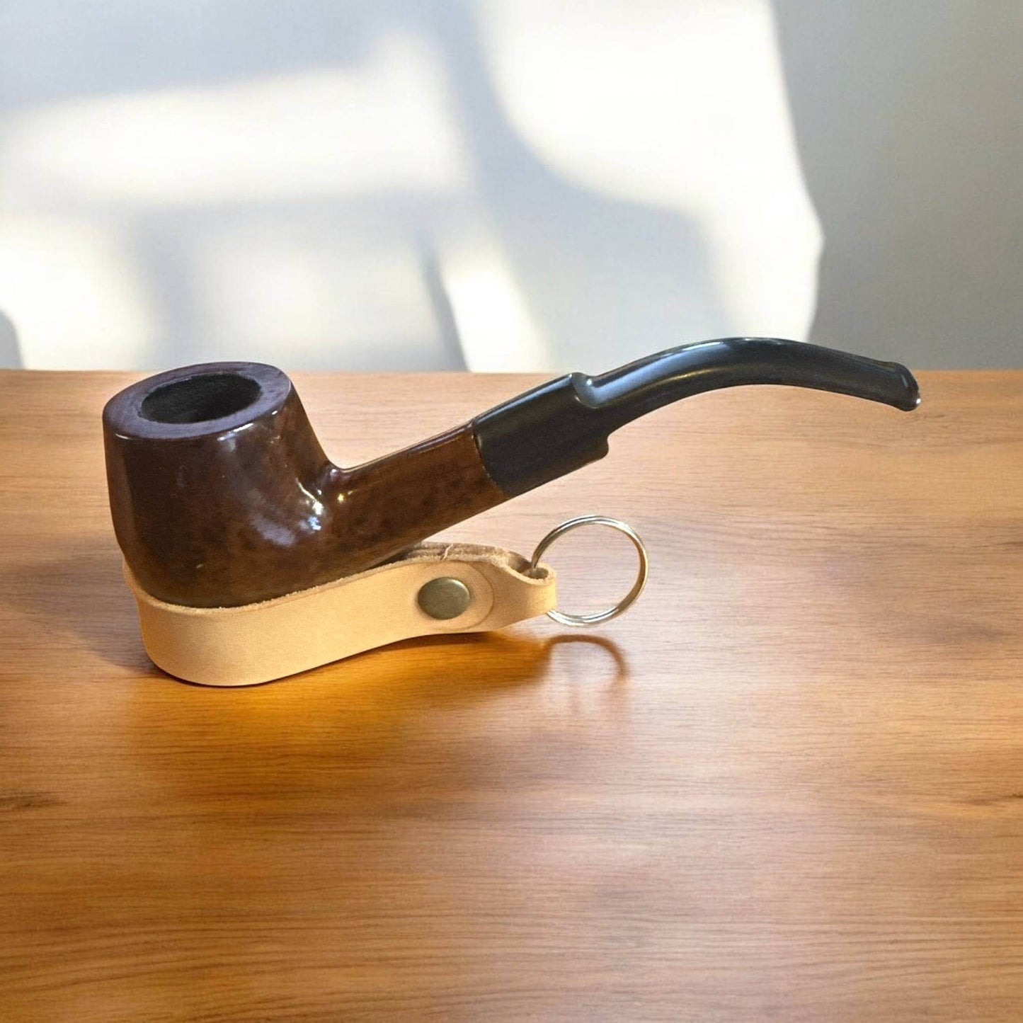 Brandy Träpipa – Walnut Brown Polished | Klassisk Halvböjd Tobakspipa - Pipe-Shop.se
