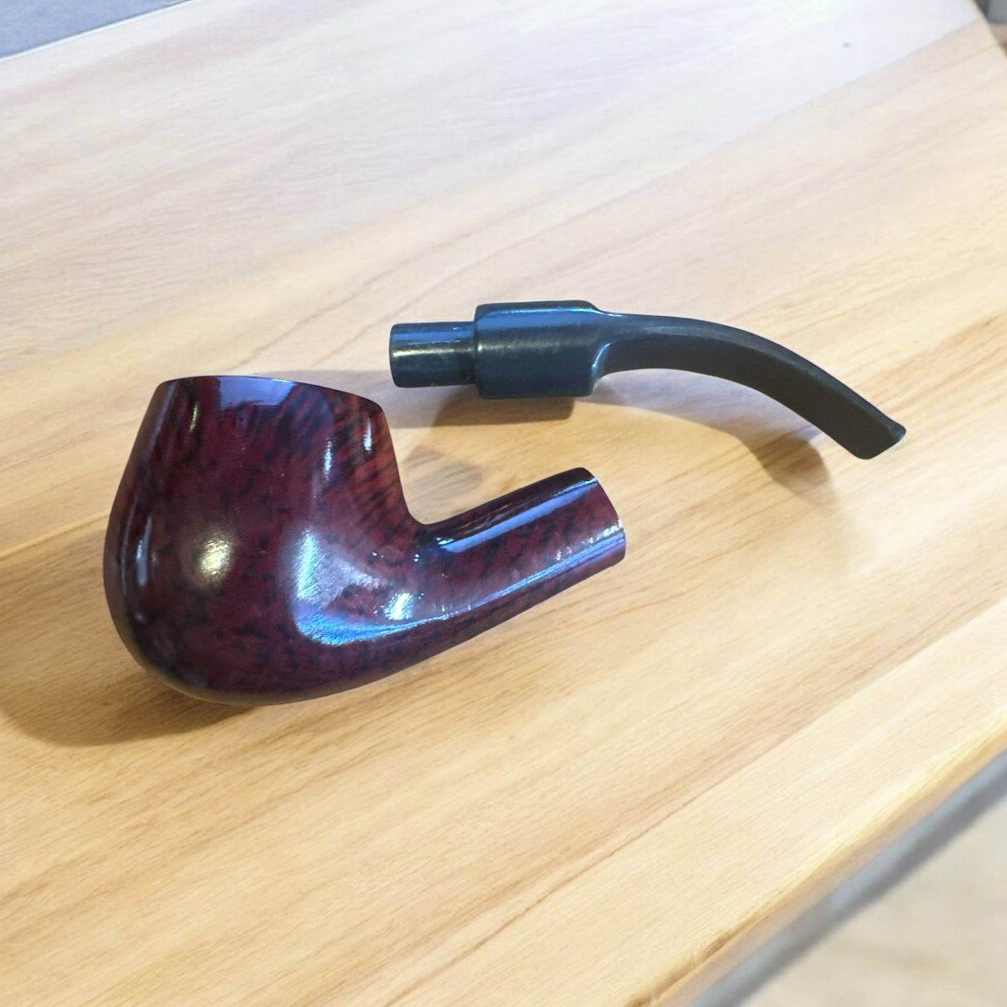 Brandy Träpipa – Walnut Brown/Red Polished | Stilren Halvböjd Tobakspipa - Pipe-Shop.se