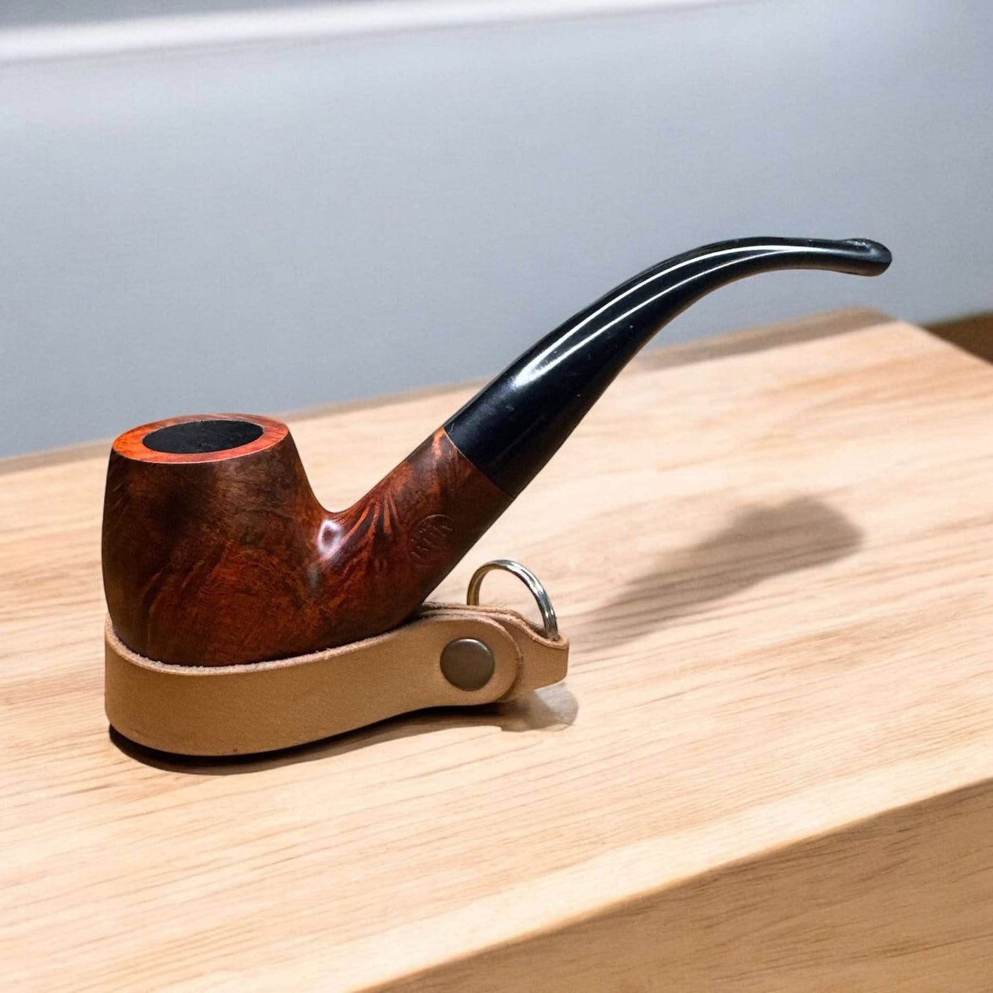 Kenvelo Böjd 7331 – Äkta Briarpipa med Mahognybrun Finish - Pipe-Shop.se