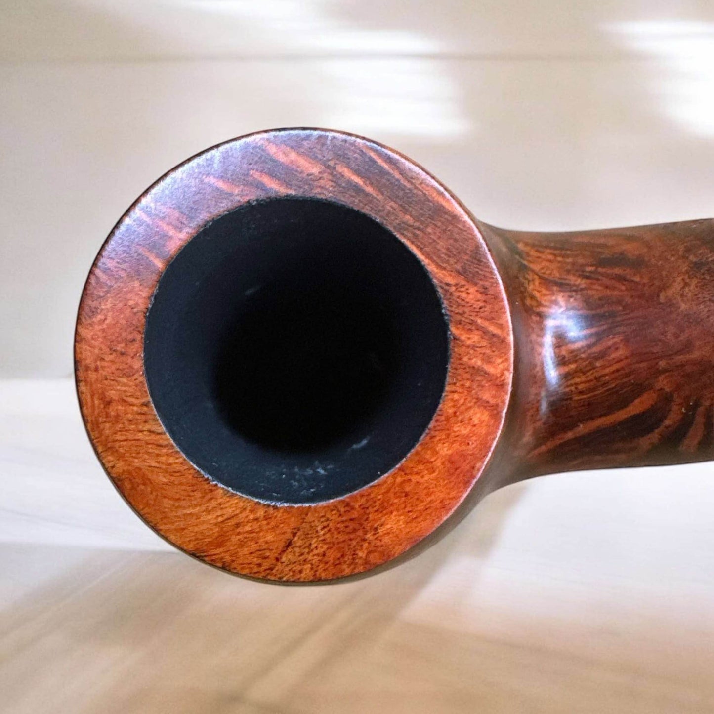 Kenvelo Böjd 7331 – Äkta Briarpipa med Mahognybrun Finish - Pipe-Shop.se