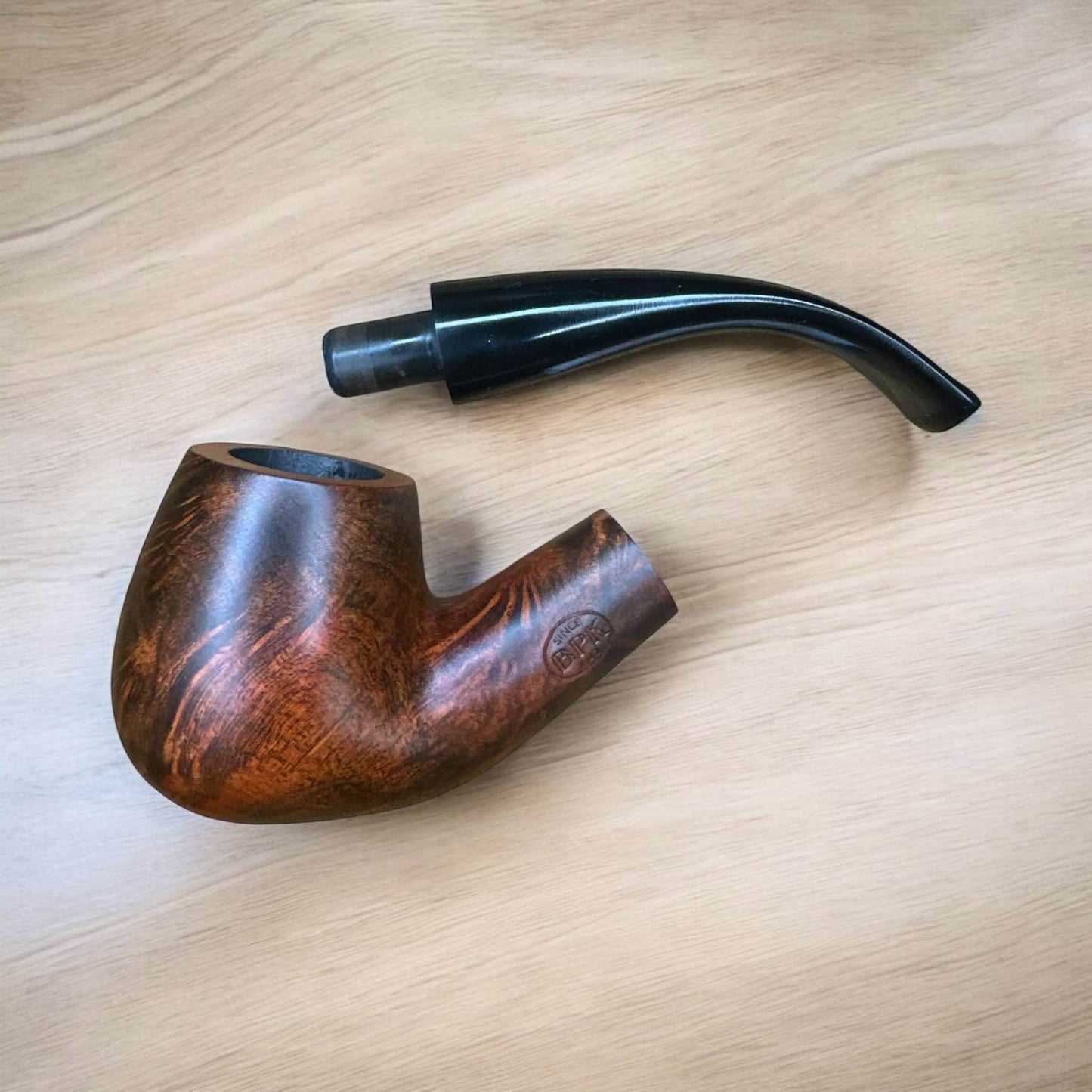 Kenvelo Böjd 7331 – Äkta Briarpipa med Mahognybrun Finish - Pipe-Shop.se
