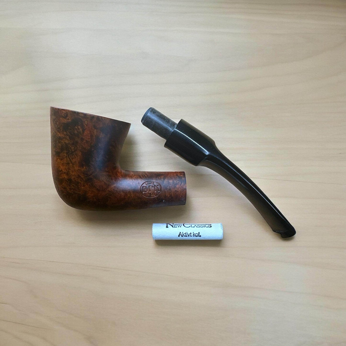 Kenvelo Pipa Böjd 6958 – Klassisk Design för Enastående Piprökning - Pipe-Shop.se