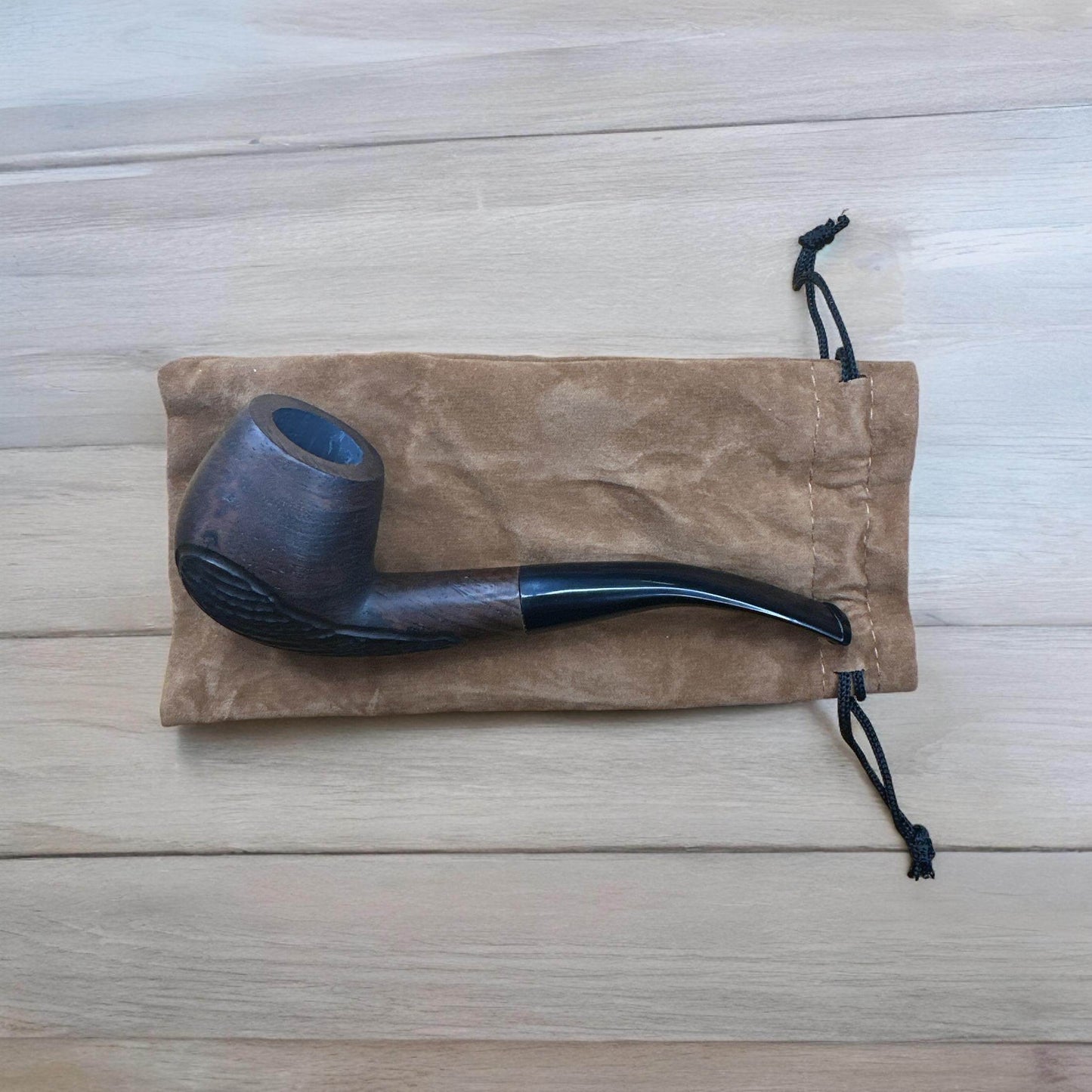 Klassisk Tobakspipa i Ebenholts – Elegans och Funktionalitet i ett - Pipe-Shop.se