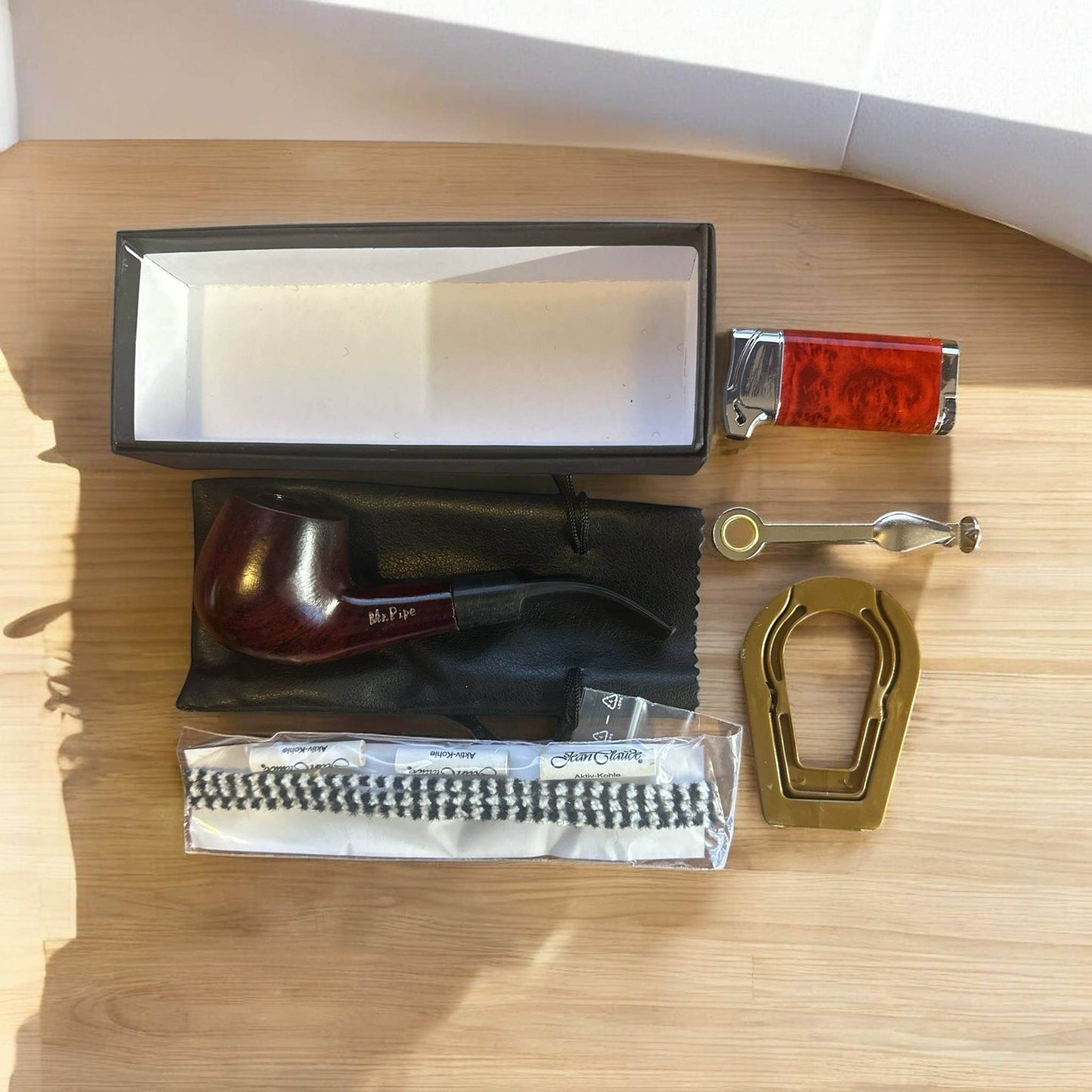 Komplett Nybörjarset med Böjd Träpipa – Inkl. Pipställ, Piptändare & Tillbehör - Pipe-Shop.se