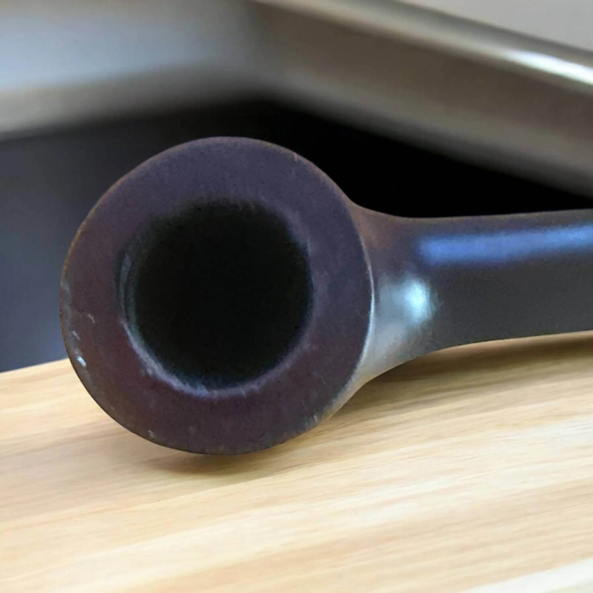 Brandy Träpipa – Rödbrun Matt | Halvböjd Tobakspipa i Klassisk Design