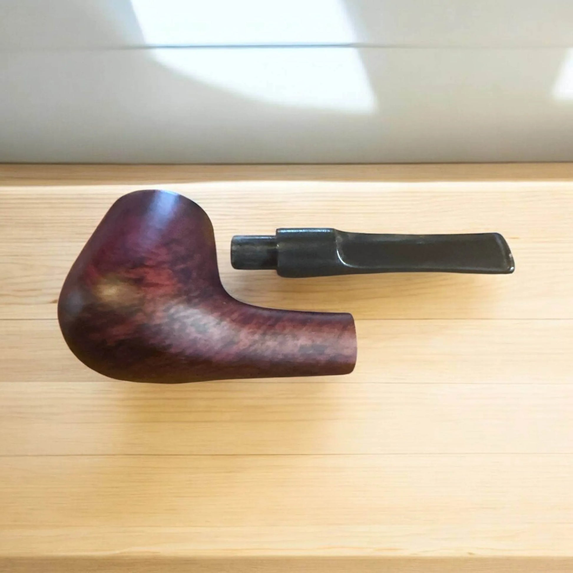 Brandy Träpipa – Walnut Brown/Red Polished | Klassisk elegans i varm träton