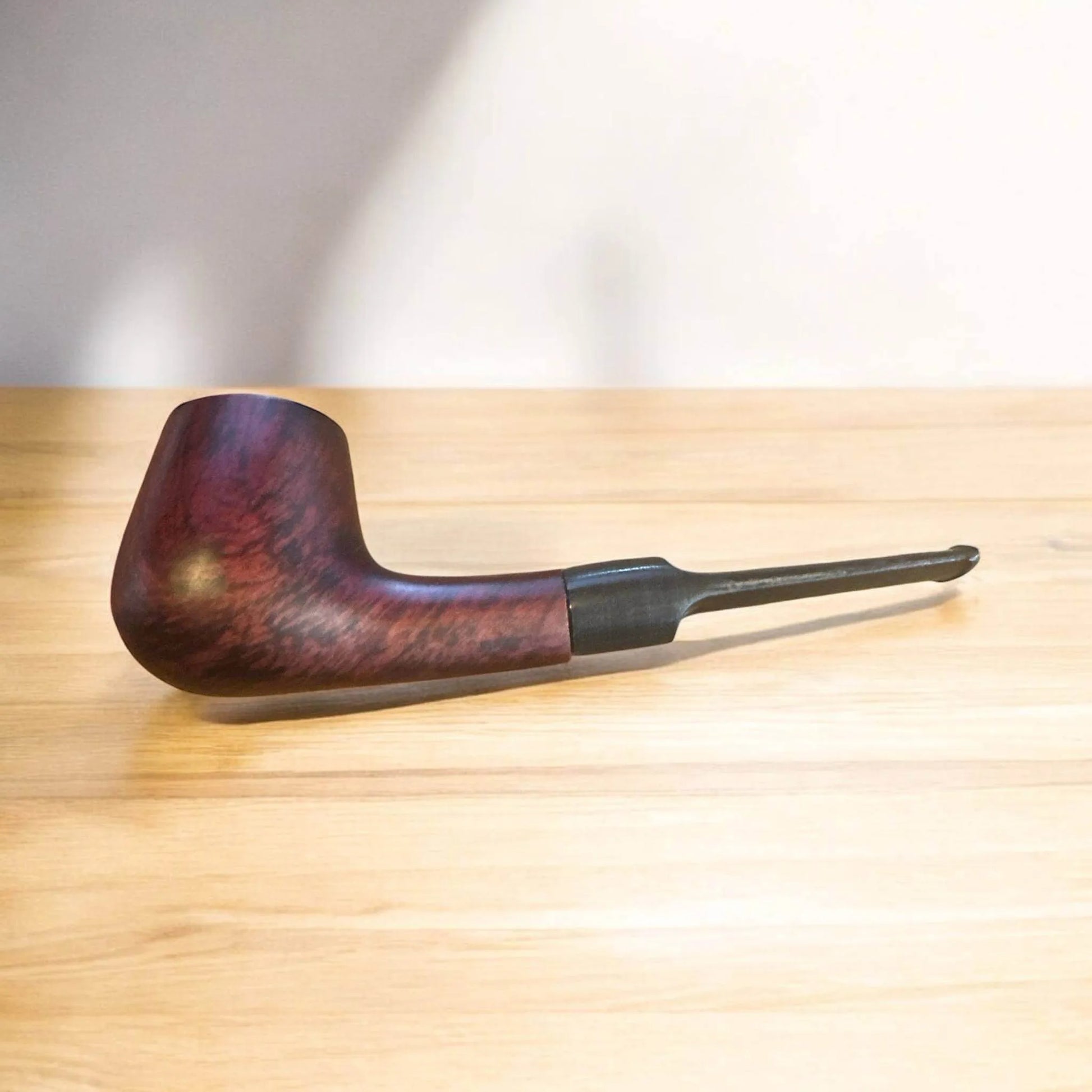 Brandy Träpipa – Walnut Brown/Red Polished | Klassisk elegans i varm träton