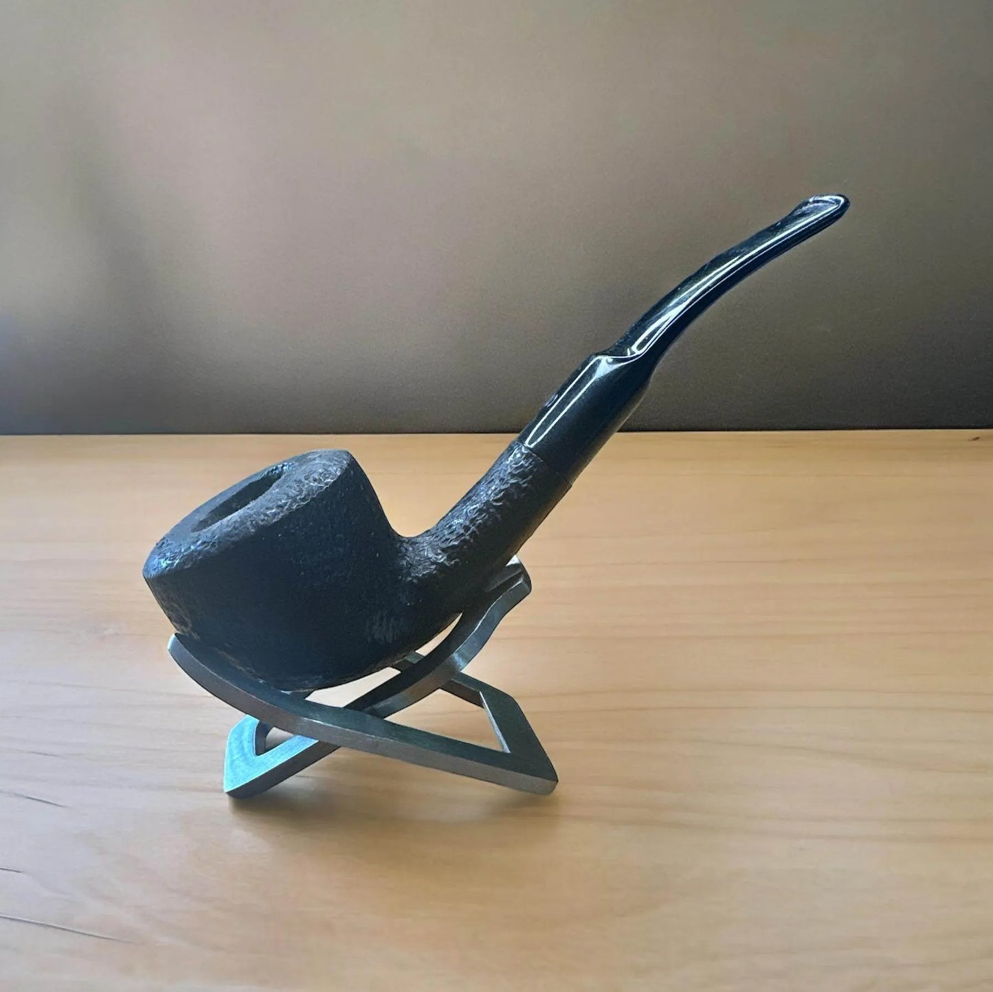 Pipställ Pocket Kraftig i Metall – Praktisk och Stilfull Förvaring för Din Pipa