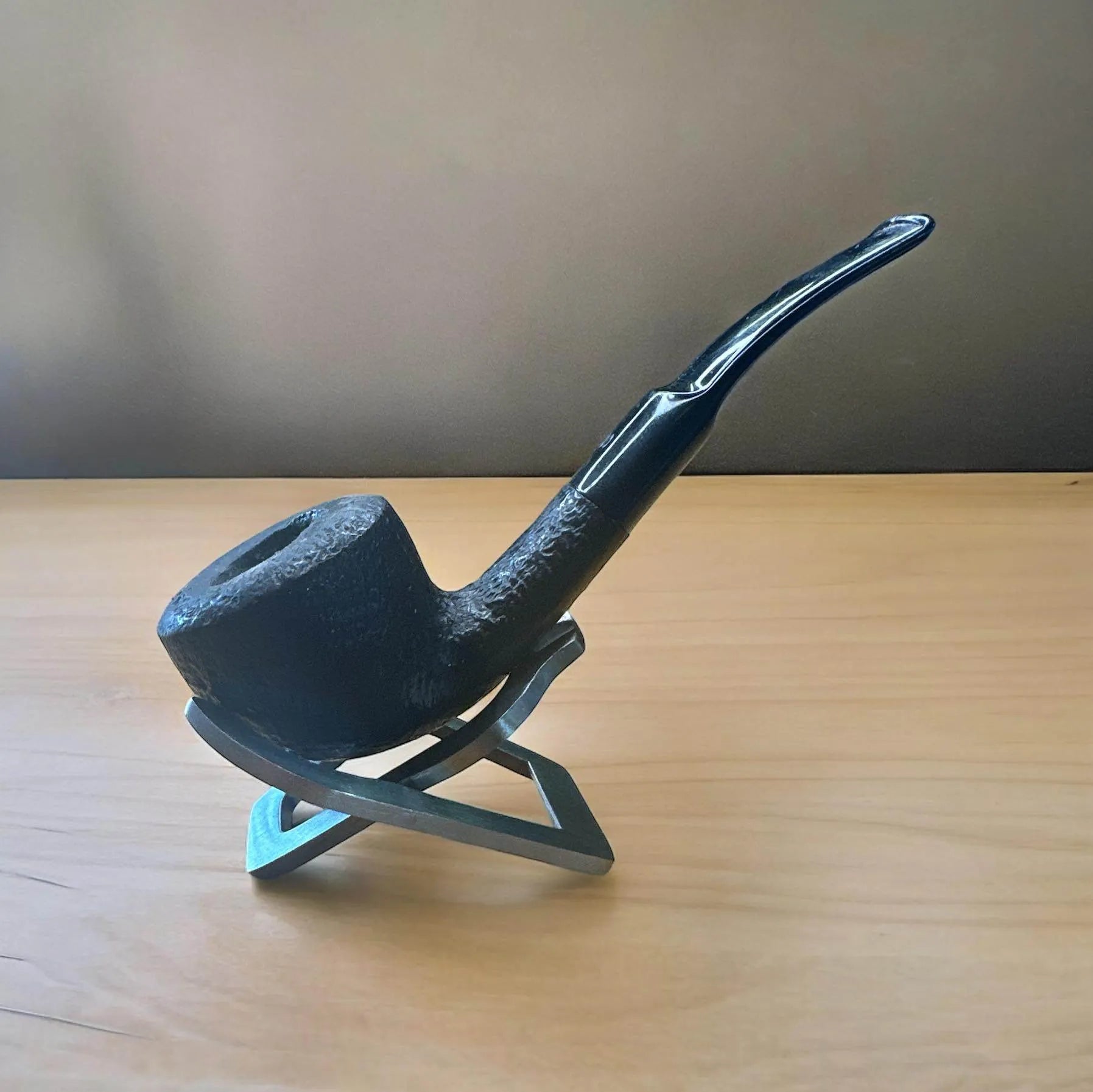 Pipställ Pocket Kraftig i Metall – Praktisk och Stilfull Förvaring för Din Pipa