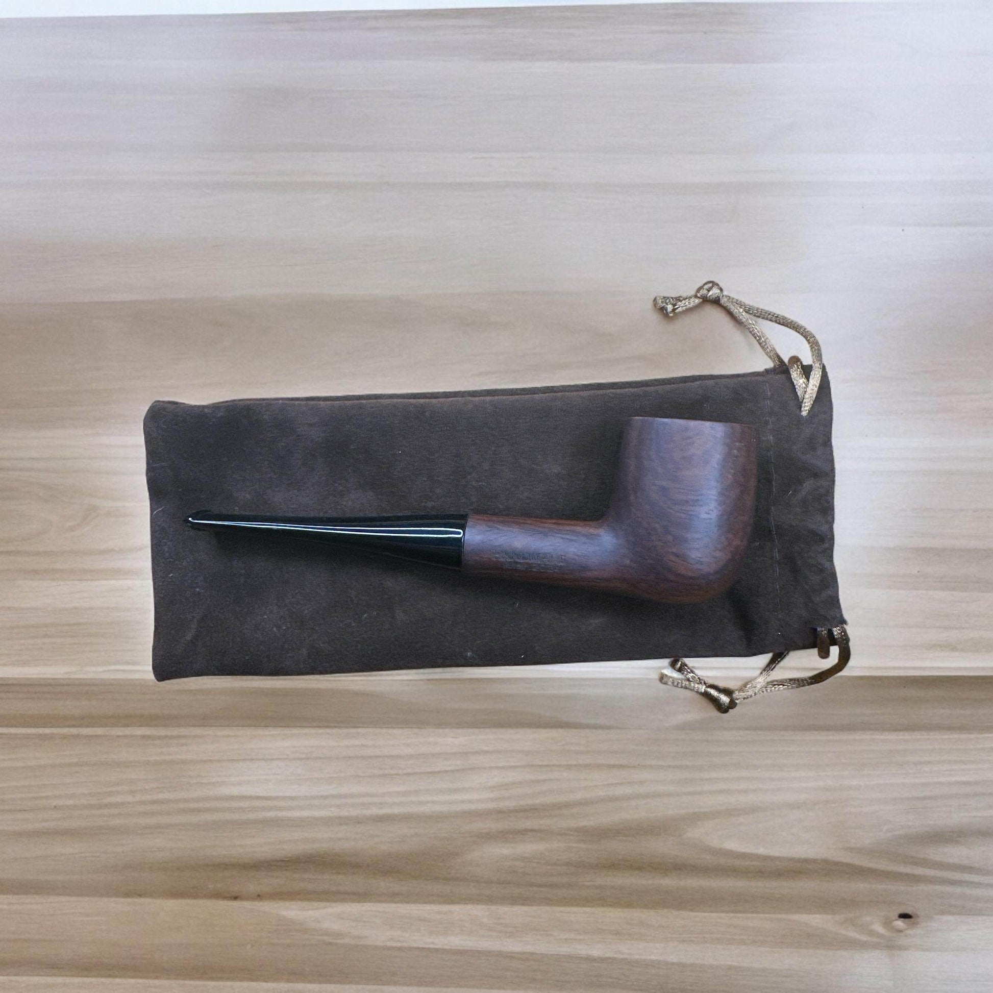 Billiard Ebenholts Tobakspipa – Handgjord Elegans till Ett Prisvärt Pris - Pipe-Shop.se