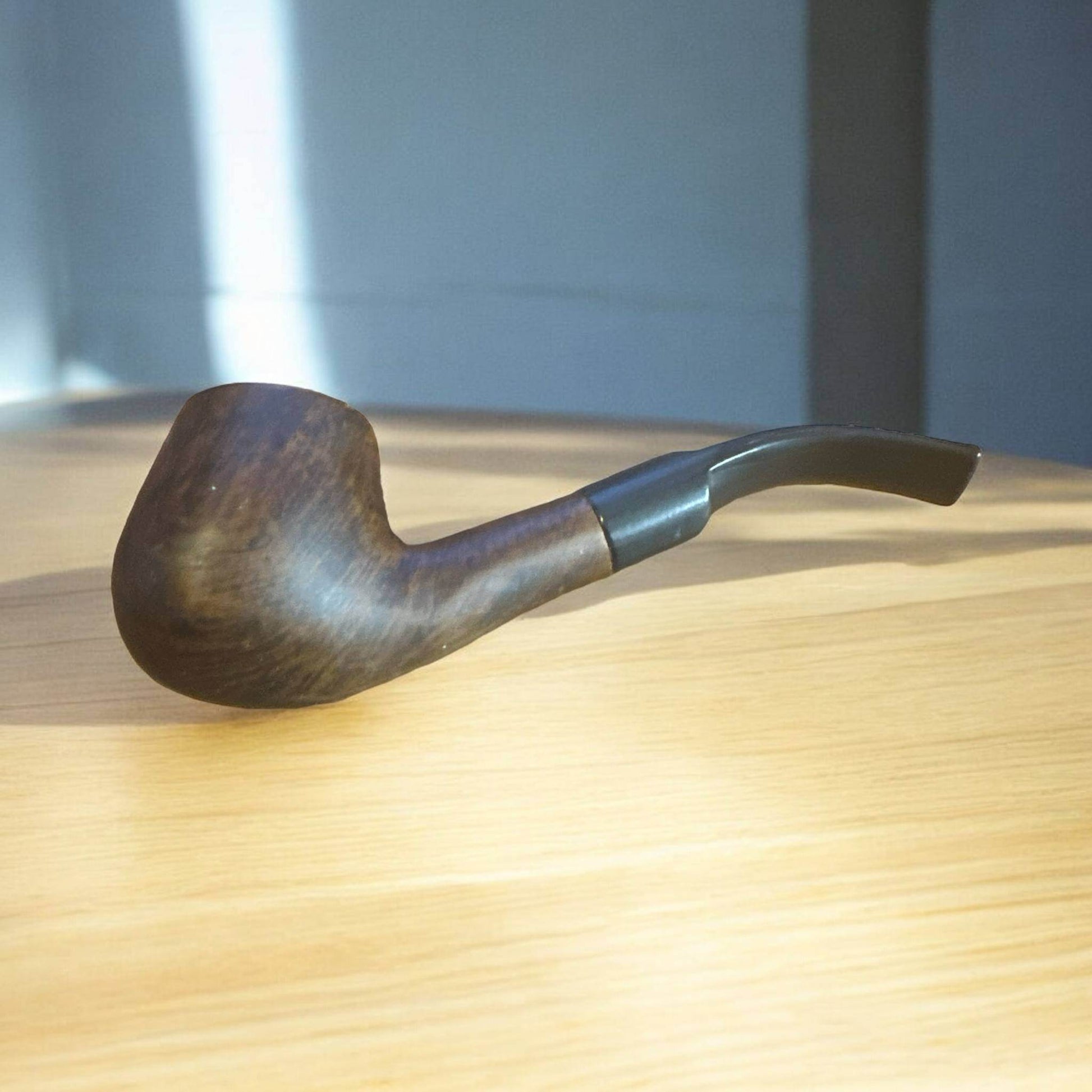 Brandy Träpipa – Walnut Brown Matte | Halvböjd Tobakspipa i Klassisk Design - Pipe-Shop.se