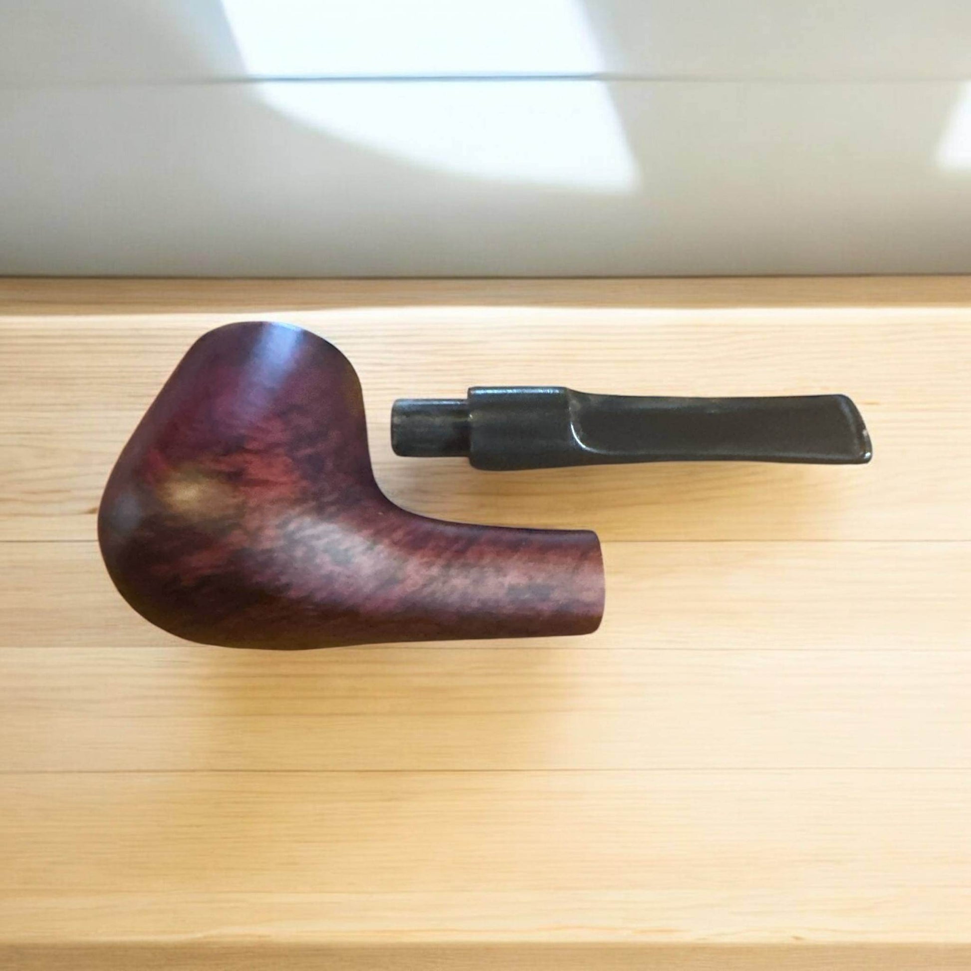 Brandy Träpipa – Walnut Brown/Red Polished | Klassisk elegans i varm träton - Pipe-Shop.se