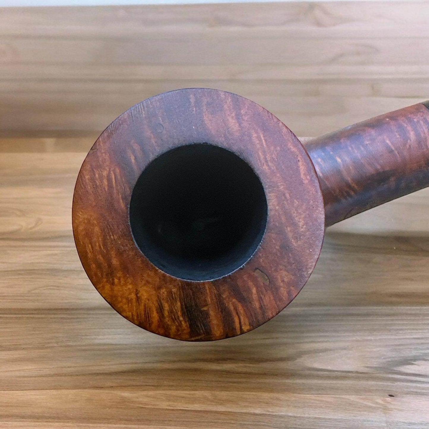 Kenvelo Pipa Böjd 6958 – Klassisk Design för Enastående Piprökning - Pipe-Shop.se