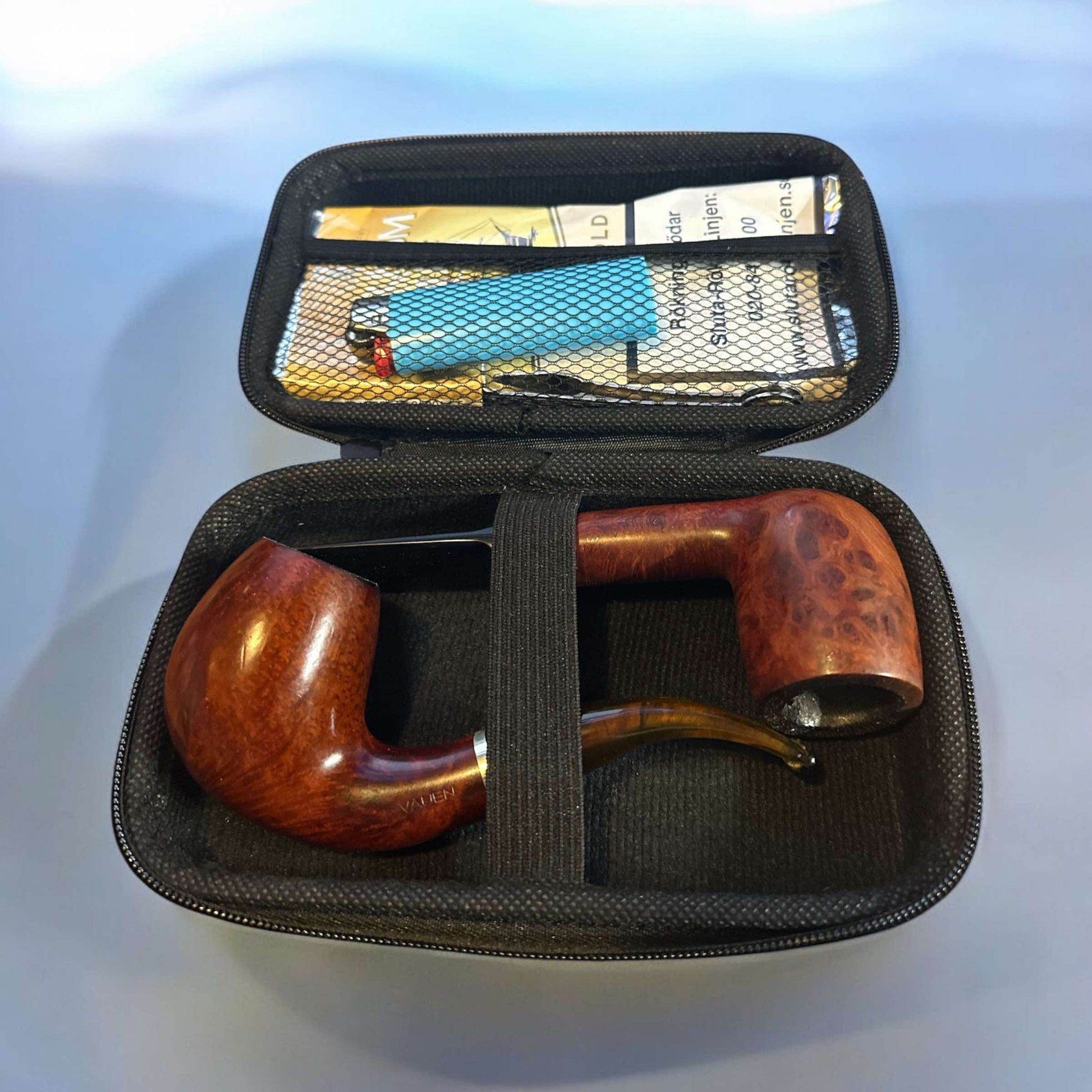 Pipfodral för 2 Pipor med Utrymme för Tobak och Verktyg – Hårt Material med Dragkedja - Pipe-Shop.se