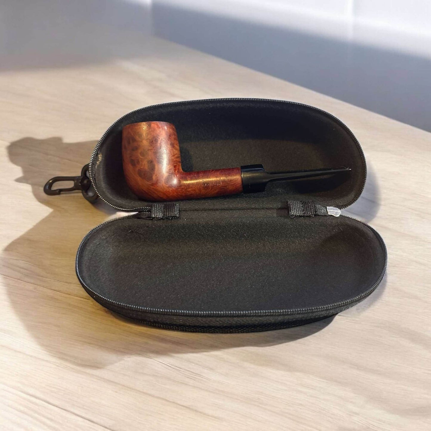Pipfodral för En Pipa – Hårt Material med Dragkedja för Optimalt Skydd - Pipe-Shop.se