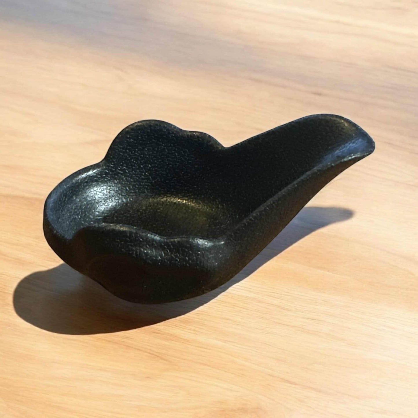 Pipställ i Stabil Plast – Perfekt för Större och Längre Pipor - Pipe-Shop.se