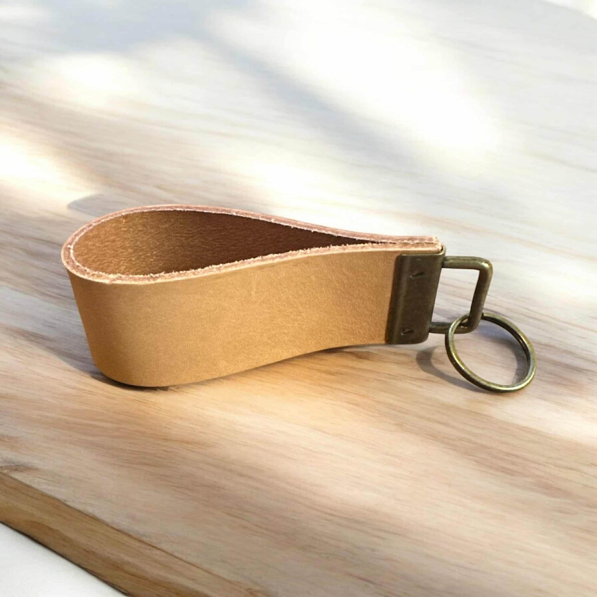 Pipställ i Vegetabiliskt Garvat Läder med Nyckelring – Praktiskt och Stilrent - Pipe-Shop.se