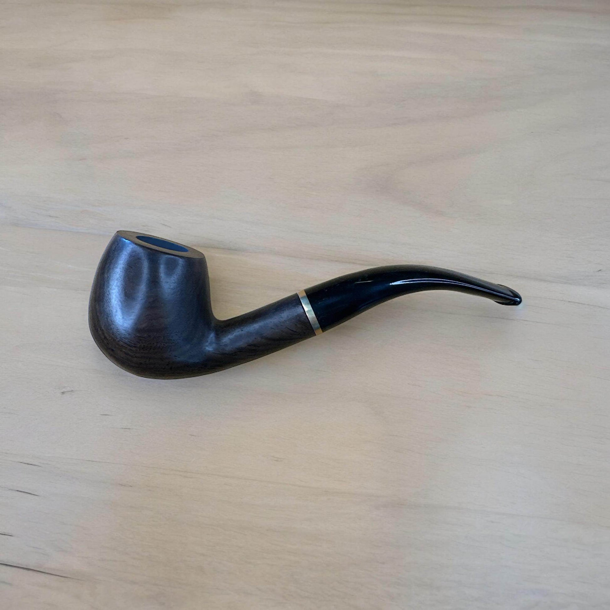 Solid Tobakspipa i Ebenholts – Klassisk Elegans för Rökning - Pipe-Shop.se